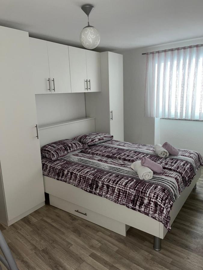 Apartmani Marina 茨里克韦尼察 外观 照片